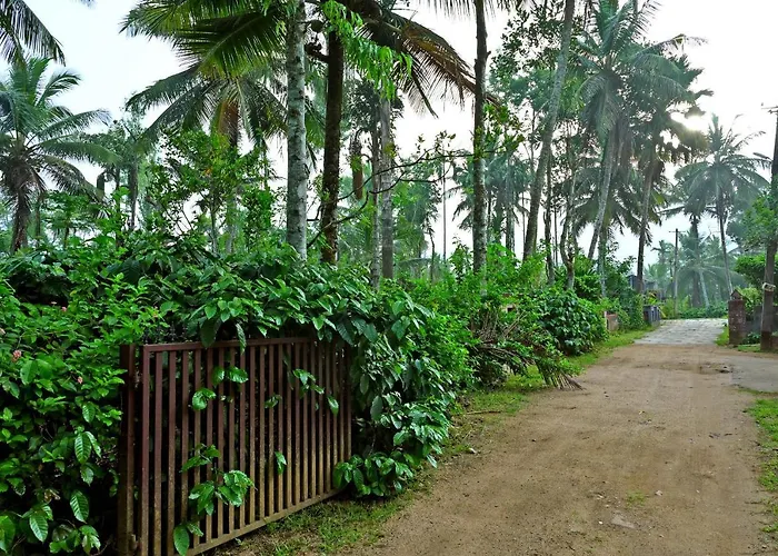Giridarshini Homestay - Pool, Falls, 3Bh & Estate Chikmagalur